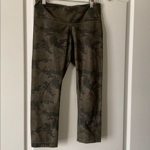Lululemon Cropped Army Leggings